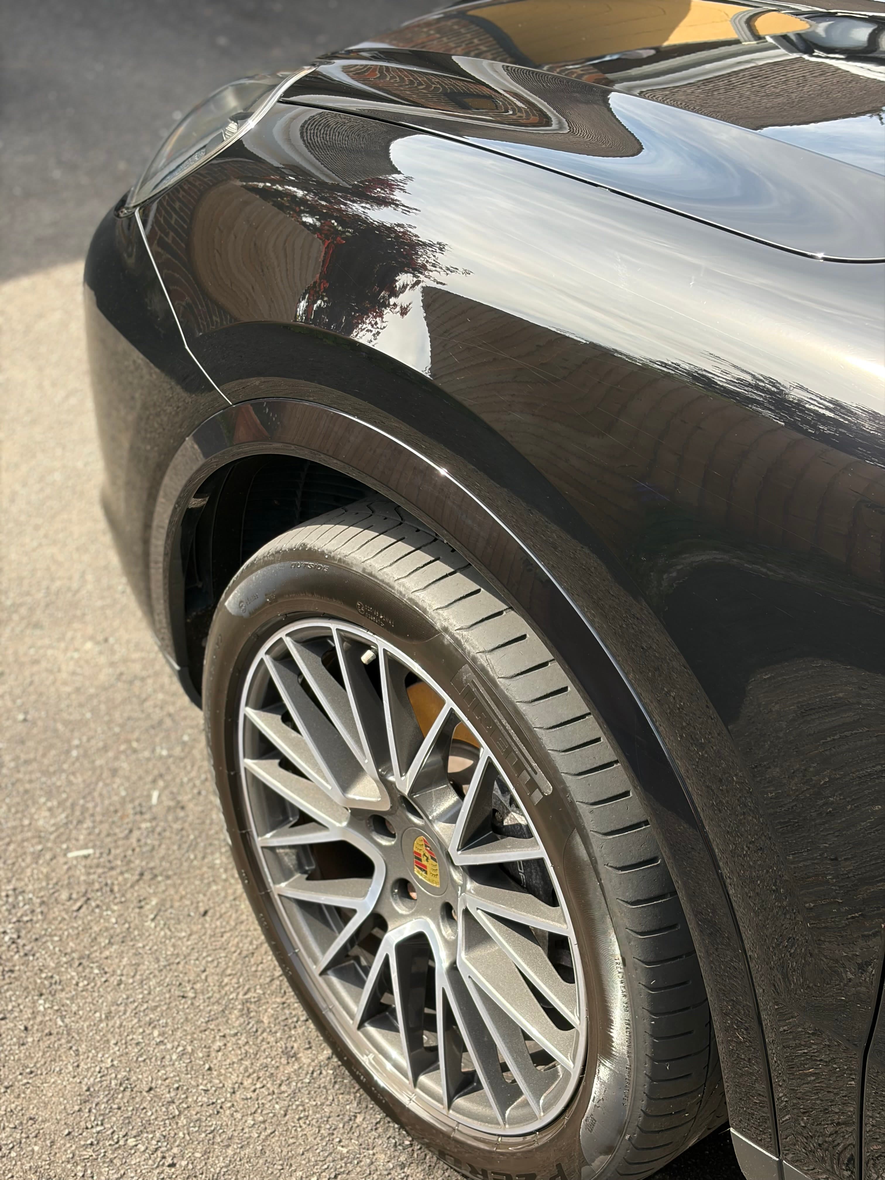 Cleaned alloy wheel and gloss black paint on a Porsche Cayenne